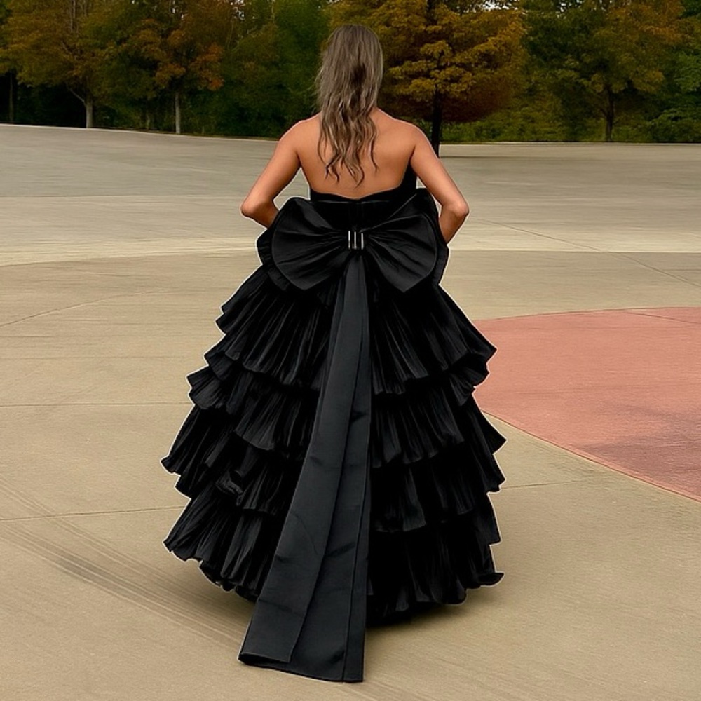 Black tiered prom dress Portia & Scarlett size 0 - Picture 5 of 6